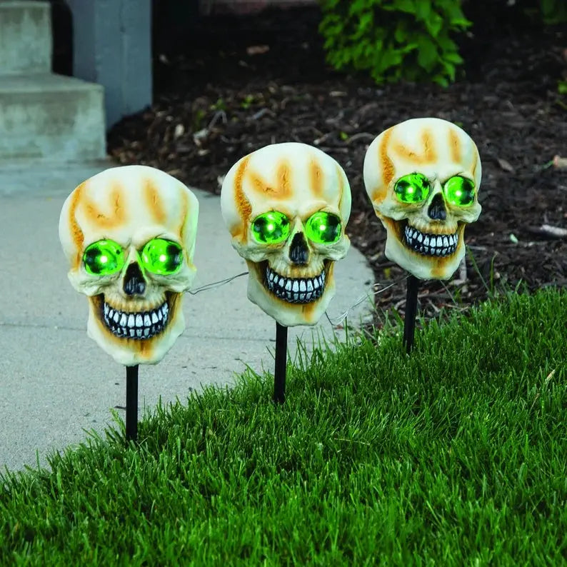 💀🌙 Solar Halloween Skull Lights – Glowing Ghost Head Horror Ornaments with Flashing Eyes 👻✨ Luminex Lights