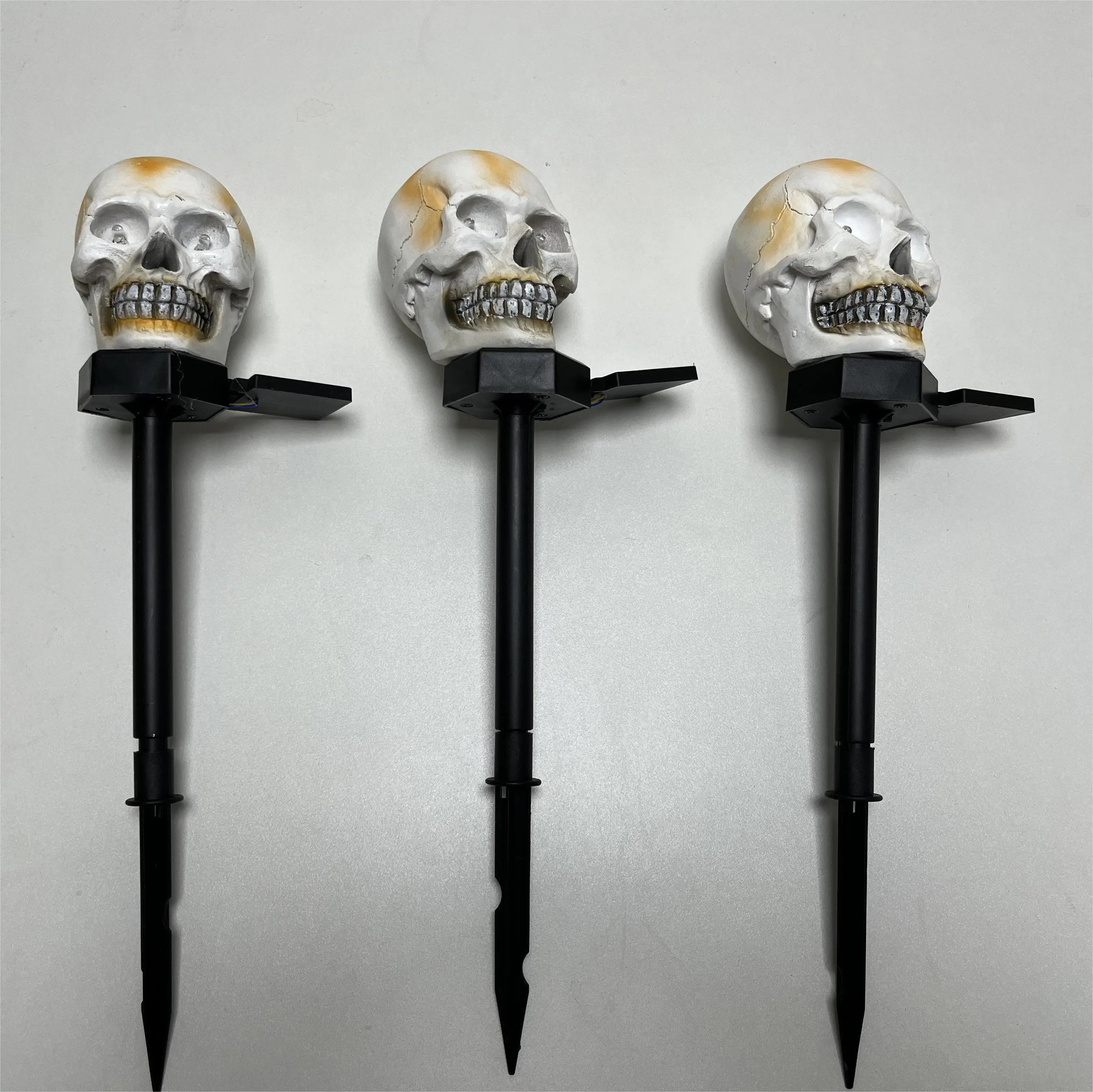 💀🌙 Solar Halloween Skull Lights – Glowing Ghost Head Horror Ornaments with Flashing Eyes 👻✨ Luminex Lights