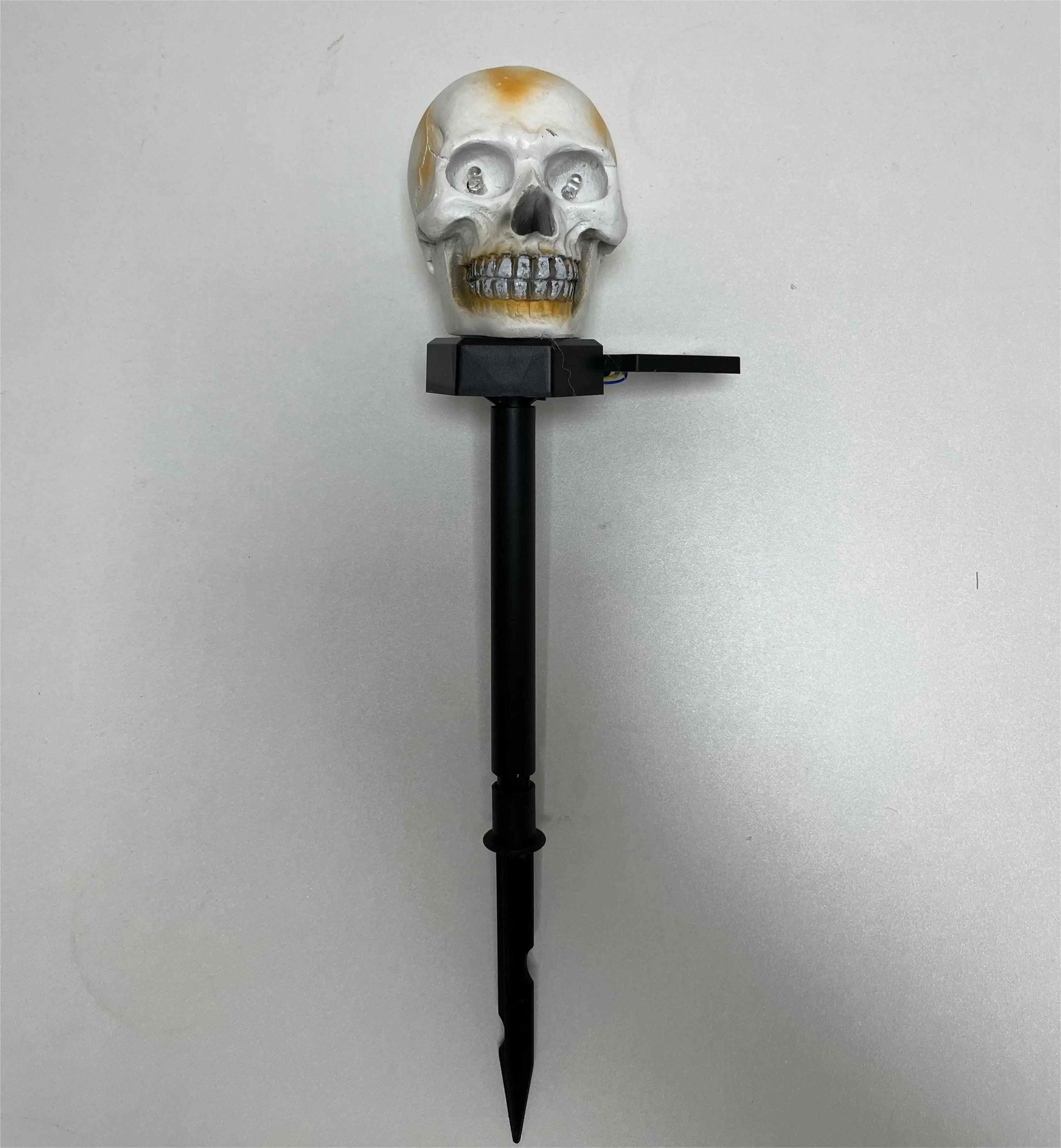 💀🌙 Solar Halloween Skull Lights – Glowing Ghost Head Horror Ornaments with Flashing Eyes 👻✨ Luminex Lights